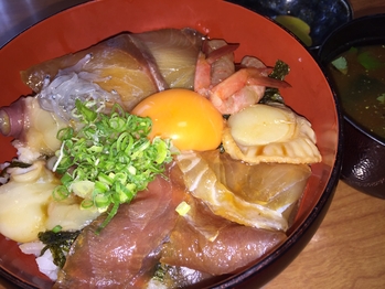 海鮮たっぷり丼