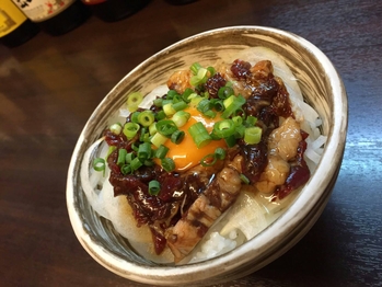 馬刺しユッケ丼